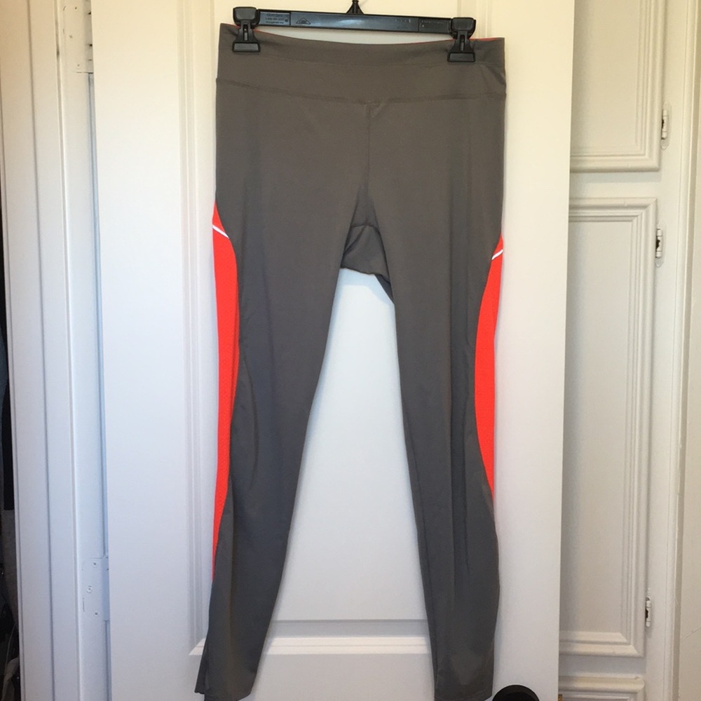 Colosseum workout leggings